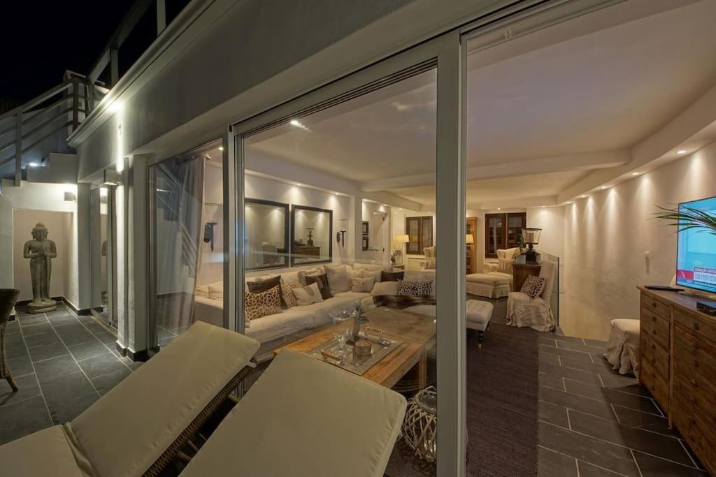 Vakantiehuis Casa Coelho - Jacuzzi Rooftop- Frente Mar- Chic